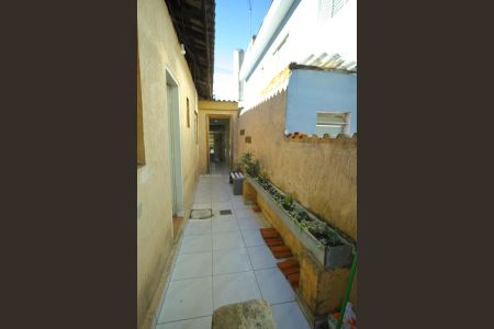 Corredor Lateral  de casa para alugar com 1 quarto, 125m² em Alves Dias, São Bernardo do Campo