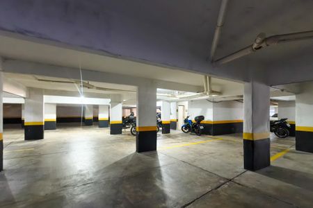 Garagem  de apartamento para alugar com 2 quartos, 70m² em Aviação, Praia Grande