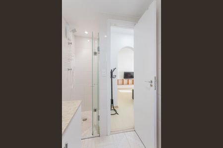 Banheiro de apartamento para alugar com 1 quarto, 41m² em Vila Madalena, São Paulo