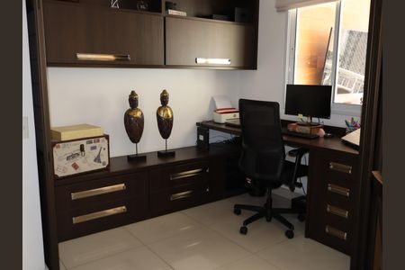 Apartamento à venda com 130m², 3 quartos e 2 vagasEscritório