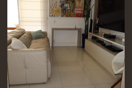 Apartamento à venda com 130m², 3 quartos e 2 vagasSala