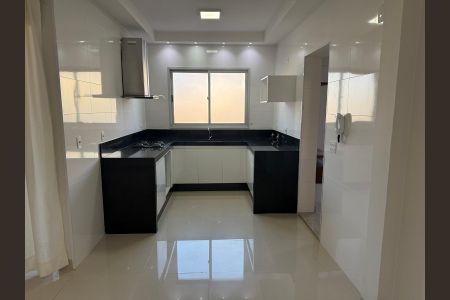 Cozinha de apartamento para alugar com 2 quartos, 72m² em Saraiva, Uberlândia