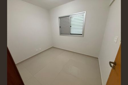 Quarto de apartamento para alugar com 2 quartos, 72m² em Saraiva, Uberlândia