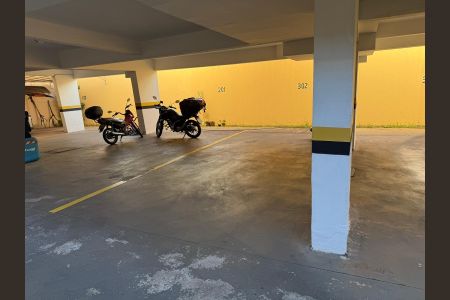 Garagem de apartamento para alugar com 2 quartos, 72m² em Saraiva, Uberlândia