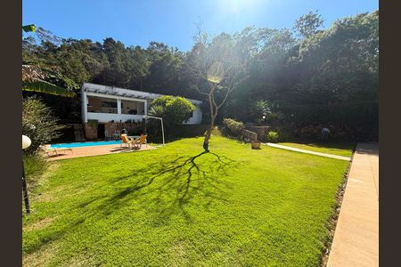 Quintal de casa de condomínio para alugar com 5 quartos, 300m² em Retiro do Chale, Brumadinho