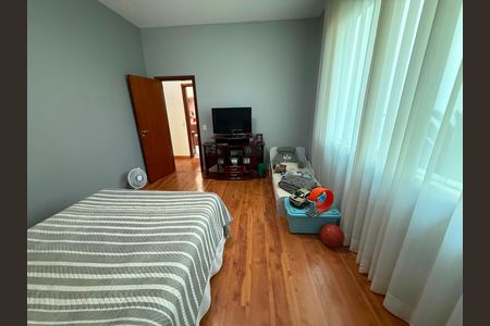quarto 1 de casa de condomínio para alugar com 5 quartos, 300m² em Retiro do Chale, Brumadinho
