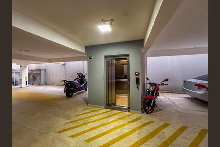 Apartamento à venda com 80m², 2 quartos e 1 vaga Apartamento à venda com 80m², 2 quartos e 1 vagaElevador