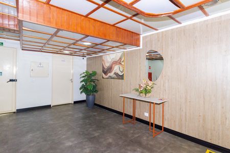 Hall de Entrada de apartamento para alugar com 2 quartos, 52m² em Vila Jaraguá, São Paulo