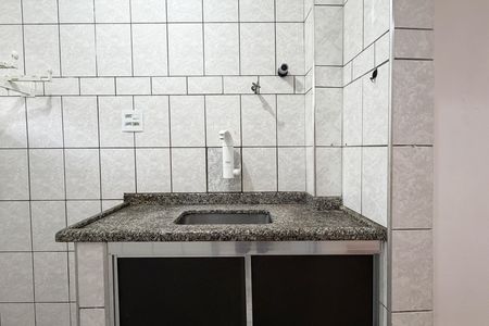 Cozinha de kitnet/studio para alugar com 1 quarto, 28m² em Gonzaga, Santos