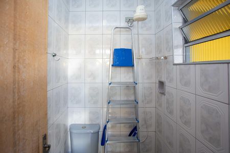 Banheiro de serviço de casa para alugar com 3 quartos, 96m² em Jardim Luso, São Paulo