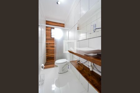Casa para alugar com 65m², 2 quartos e 2 vagas Casa para alugar com 65m², 2 quartos e 2 vagasBanheiro