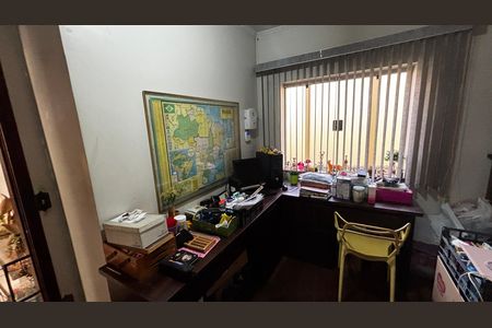 Casa para alugar com 580m², 4 quartos e 30 vagas Casa para alugar com 580m², 4 quartos e 30 vagasEscritório