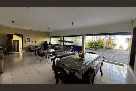 Casa para alugar com 580m², 4 quartos e 30 vagas Casa para alugar com 580m², 4 quartos e 30 vagasÁrea comum