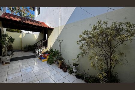 Casa para alugar com 580m², 4 quartos e 30 vagas Casa para alugar com 580m², 4 quartos e 30 vagasQuintal