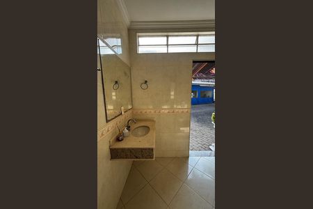 Casa para alugar com 580m², 4 quartos e 30 vagas Casa para alugar com 580m², 4 quartos e 30 vagasBanheiro da piscina