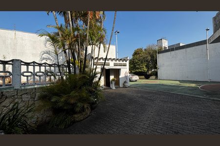 Casa para alugar com 580m², 4 quartos e 30 vagas Casa para alugar com 580m², 4 quartos e 30 vagasQuintal - Garagem