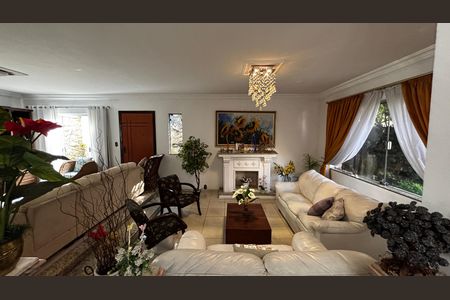 Casa para alugar com 580m², 4 quartos e 30 vagas Casa para alugar com 580m², 4 quartos e 30 vagasSala