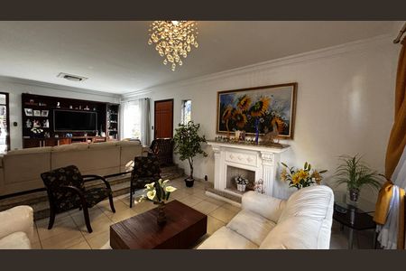 Casa para alugar com 580m², 4 quartos e 30 vagas Casa para alugar com 580m², 4 quartos e 30 vagasSala