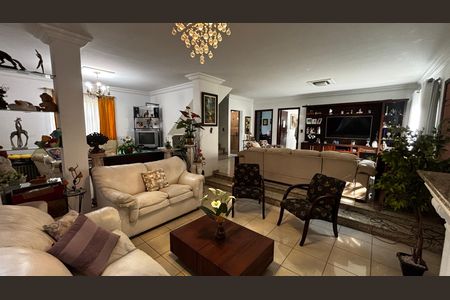 Casa para alugar com 580m², 4 quartos e 30 vagas Casa para alugar com 580m², 4 quartos e 30 vagasSala