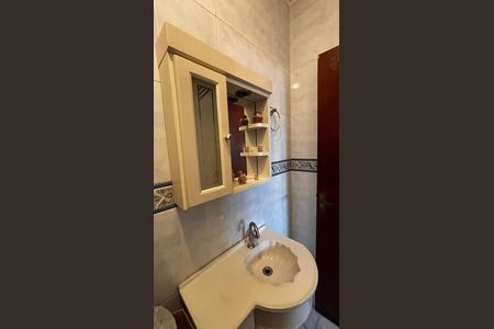 Casa para alugar com 580m², 4 quartos e 30 vagas Casa para alugar com 580m², 4 quartos e 30 vagasBanheiro social