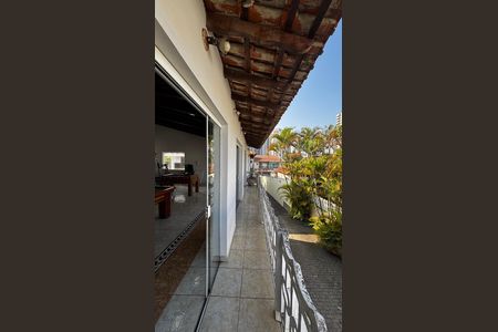 Casa para alugar com 580m², 4 quartos e 30 vagas Casa para alugar com 580m², 4 quartos e 30 vagasVaranda da área comum