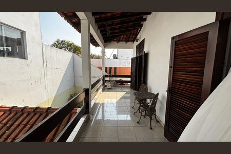 Casa para alugar com 580m², 4 quartos e 30 vagas Casa para alugar com 580m², 4 quartos e 30 vagasVaranda da Suíte 1