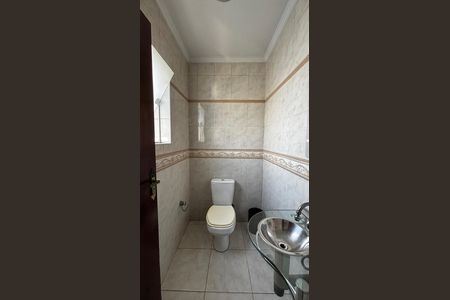 Casa para alugar com 580m², 4 quartos e 30 vagas Casa para alugar com 580m², 4 quartos e 30 vagasBanheiro da área comum
