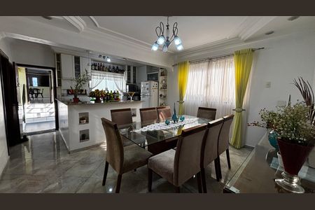 Casa para alugar com 580m², 4 quartos e 30 vagas Casa para alugar com 580m², 4 quartos e 30 vagasCopa/Cozinha