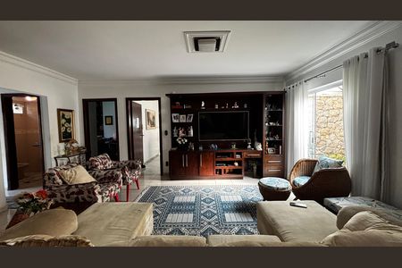 Casa para alugar com 580m², 4 quartos e 30 vagas Casa para alugar com 580m², 4 quartos e 30 vagasSala