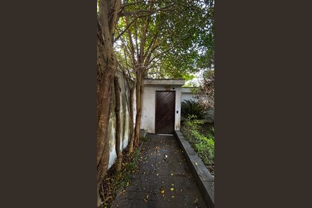 Casa para alugar com 580m², 4 quartos e 30 vagas Casa para alugar com 580m², 4 quartos e 30 vagasQuintal