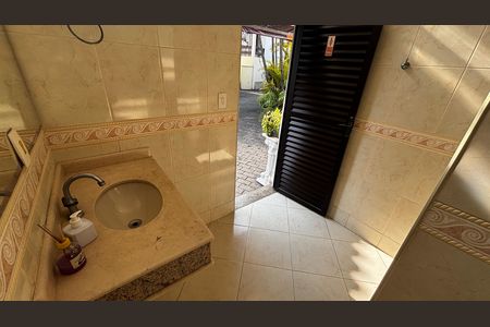 Casa para alugar com 580m², 4 quartos e 30 vagas Casa para alugar com 580m², 4 quartos e 30 vagasBanheiro da piscina