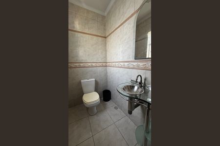 Casa para alugar com 580m², 4 quartos e 30 vagas Casa para alugar com 580m², 4 quartos e 30 vagasBanheiro da área comum
