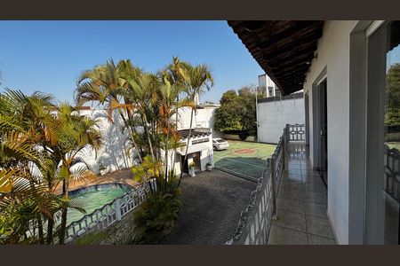Casa para alugar com 580m², 4 quartos e 30 vagas Casa para alugar com 580m², 4 quartos e 30 vagasVaranda da área comum