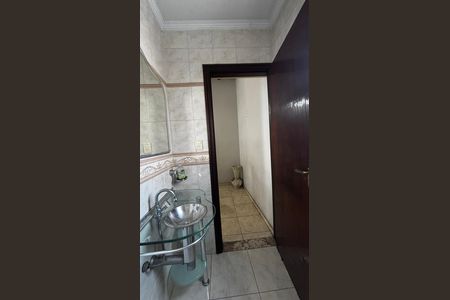 Casa para alugar com 580m², 4 quartos e 30 vagas Casa para alugar com 580m², 4 quartos e 30 vagasBanheiro da área comum