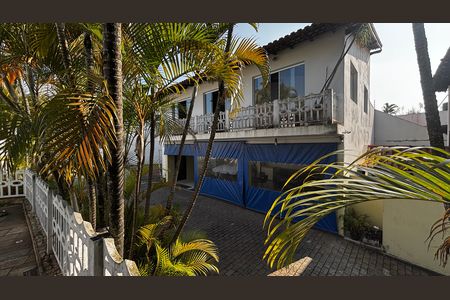 Casa para alugar com 580m², 4 quartos e 30 vagas Casa para alugar com 580m², 4 quartos e 30 vagasPiscina