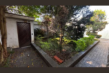 Casa para alugar com 580m², 4 quartos e 30 vagas Casa para alugar com 580m², 4 quartos e 30 vagasQuintal