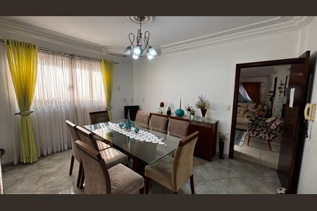 Casa para alugar com 580m², 4 quartos e 30 vagas Casa para alugar com 580m², 4 quartos e 30 vagasCopa/Cozinha