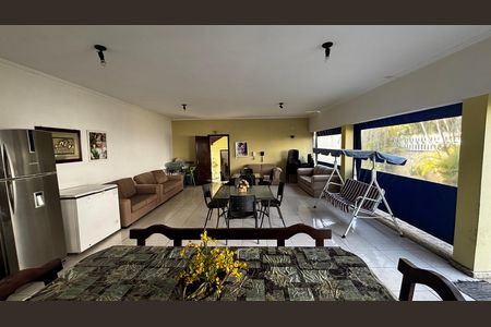 Casa para alugar com 580m², 4 quartos e 30 vagas Casa para alugar com 580m², 4 quartos e 30 vagasÁrea comum