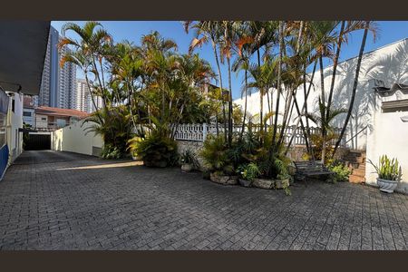Casa para alugar com 580m², 4 quartos e 30 vagas Casa para alugar com 580m², 4 quartos e 30 vagasQuintal - Garagem