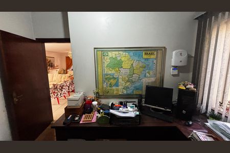 Casa para alugar com 580m², 4 quartos e 30 vagas Casa para alugar com 580m², 4 quartos e 30 vagasEscritório