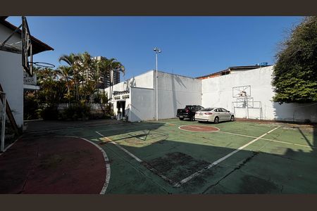 Casa para alugar com 580m², 4 quartos e 30 vagas Casa para alugar com 580m², 4 quartos e 30 vagasQuadra