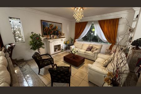 Casa para alugar com 580m², 4 quartos e 30 vagas Casa para alugar com 580m², 4 quartos e 30 vagasSala