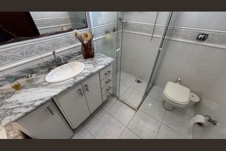 Casa para alugar com 580m², 4 quartos e 30 vagas Casa para alugar com 580m², 4 quartos e 30 vagasBanheiro da Suíte 1