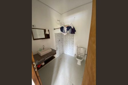 Banheiro de casa para alugar com 2 quartos, 130m² em Chácara do Remanso, Cotia