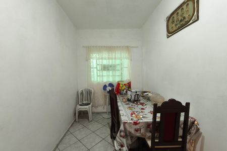 Casa à venda com 250m², 2 quartos e 3 vagas Casa à venda com 250m², 2 quartos e 3 vagasSala