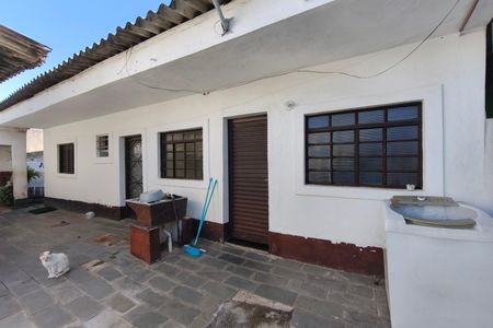 Casa à venda com 250m², 2 quartos e 3 vagas Casa à venda com 250m², 2 quartos e 3 vagasQuintal