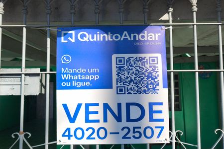 Casa à venda com 250m², 2 quartos e 3 vagas Casa à venda com 250m², 2 quartos e 3 vagasPLACA INSTALADA NA FACHADA