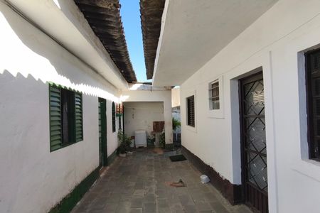 Casa à venda com 250m², 2 quartos e 3 vagas Casa à venda com 250m², 2 quartos e 3 vagasQuintal
