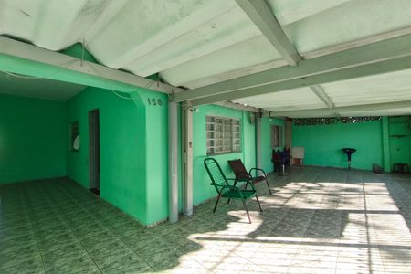 Casa à venda com 250m², 2 quartos e 3 vagas Casa à venda com 250m², 2 quartos e 3 vagasQuintal - Garagem