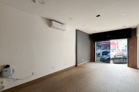 Casa para alugar com 200m², 3 quartos e 3 vagas Casa para alugar com 200m², 3 quartos e 3 vagasSala